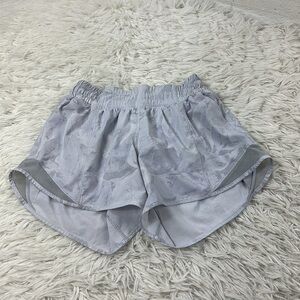 Lululemon Hotty Hot Short II *Long 4" Mini Tropical Shadow Starlight Multi